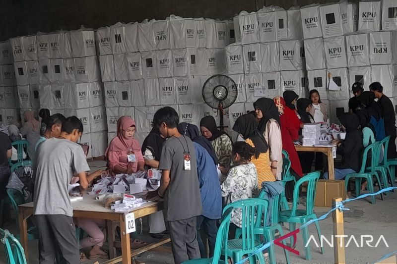 KPU Kabupaten Sukabumi mengerahkan 650 petugas sortir lipat surat suara