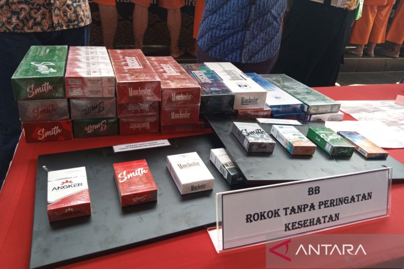 Polresta Cirebon menyita 681 bungkus rokok tanpa peringatan kesehatan