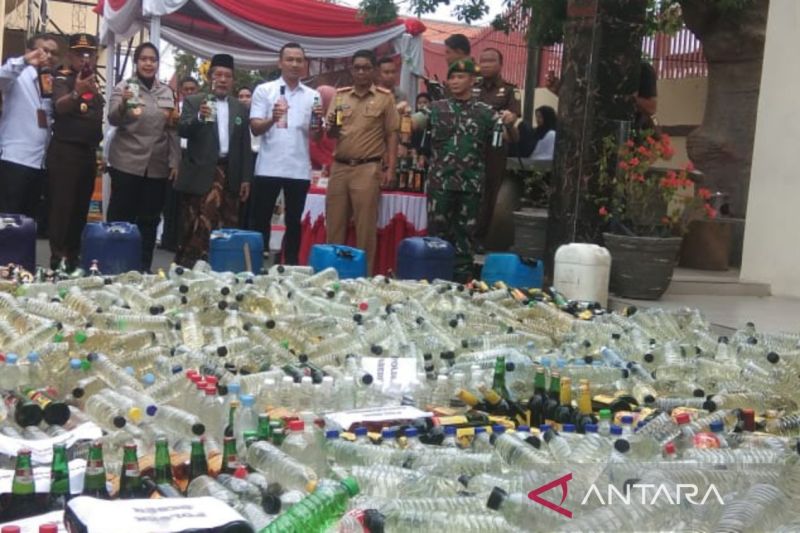 6.378 botol miras hasil operasi KRYD dimusnahkan Polresta Cirebon