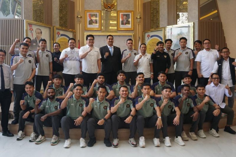 Timnas Futsal Indonesia berlatih di lapangan