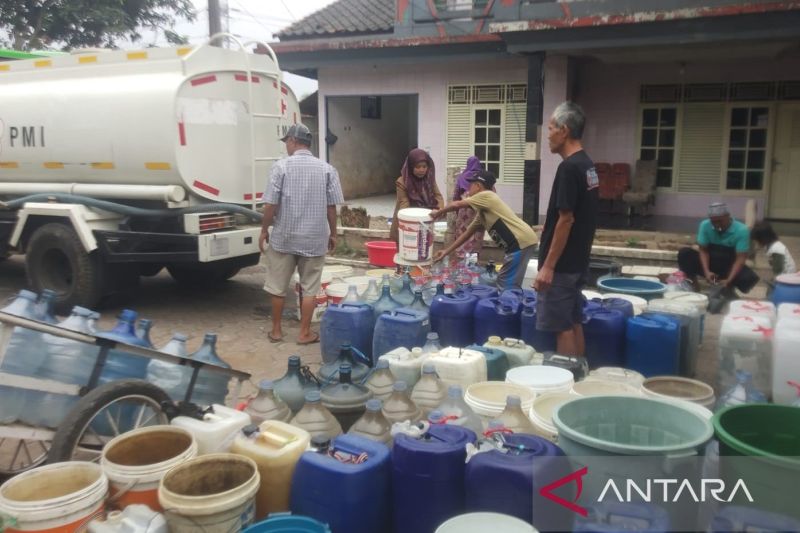 PMI Cianjur salurkan 10 ribu liter air bersih untuk dua kecamatan