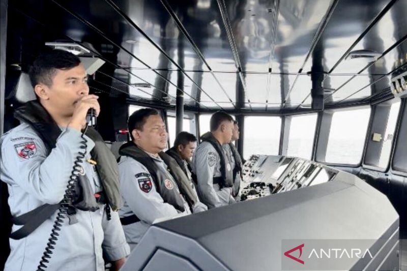 China coast guard ship again expelled from North Natuna Sea - ANTARA News