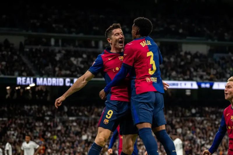 Barcelona permalukan Real Madrid 4-0 dalam El Clasico pertama di Santiago Bernabeu