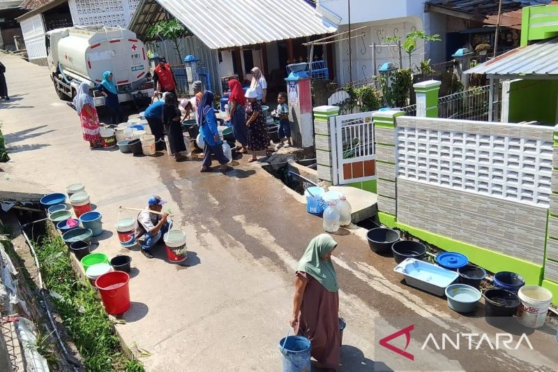 Pemkab Cianjur instruksikan Perumdam dan PMI tetap distribusikan air bersih