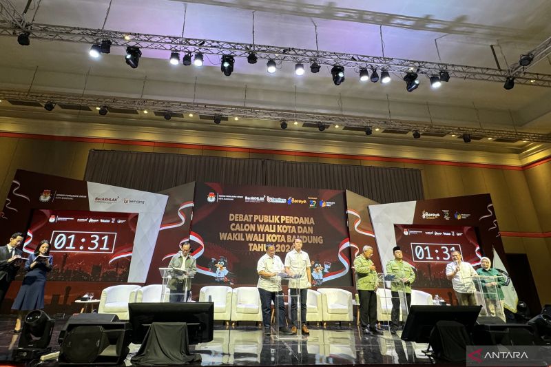 KPU Kota Bandung menggelar debat perdana Pilkada 2024