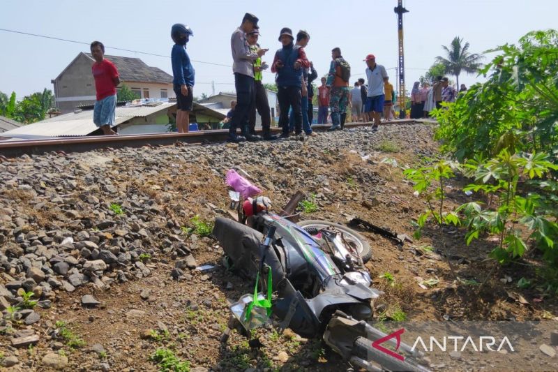 PT KAI mengingatkan masyarakat tingkatkan kewaspadaan saat melintas