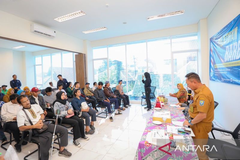 Disnaker Kota Bandung beri pelatihan pangkas rambut kepada disabilitas