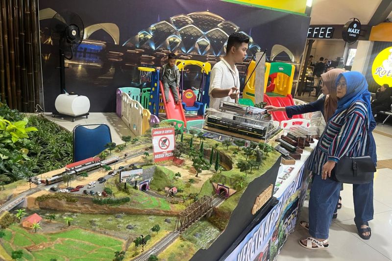 Diorama miniatur KA Argo Parahyangan hadir di Stasiun Bandung