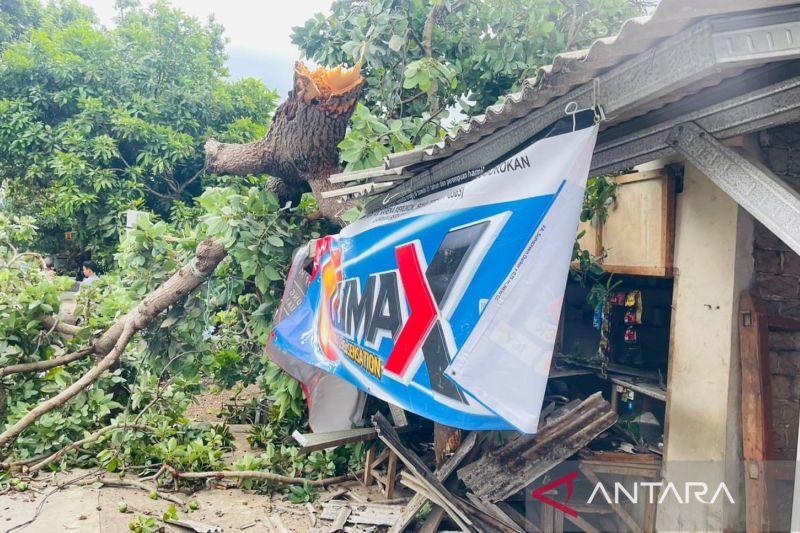 8 keluarga korban puting beliung yang mengungsi sudah pulang ke rumah di Cianjur