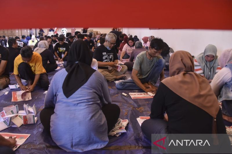 KPU Kota Tasikmalaya melibatkan 100 orang untuk sortir dan lipat suara