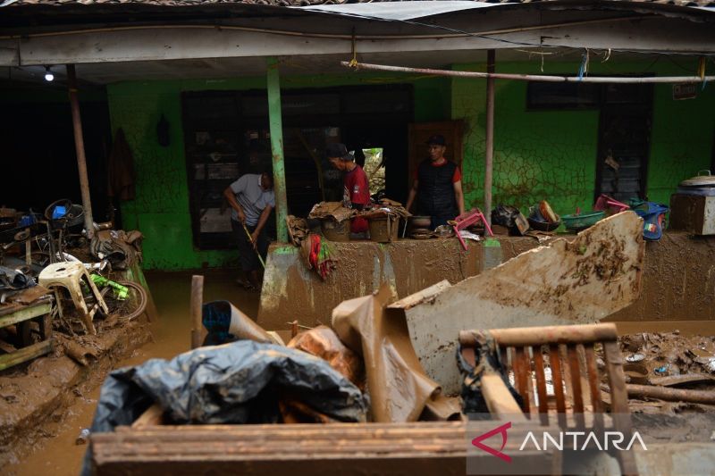 BPBD Jabar: Penanganan banjir dan longsor 3 daerah diusahakan cepat