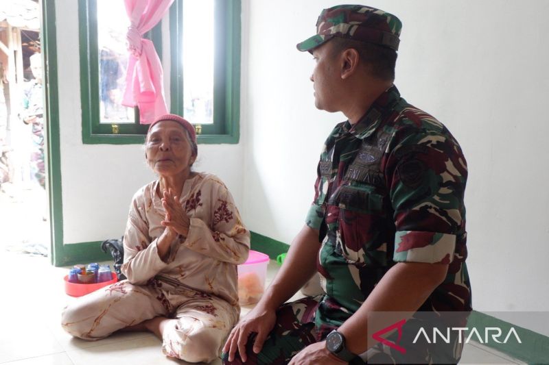 Satgas TMMD serahkan rumah layak huni ke warga lansia di Cianjur