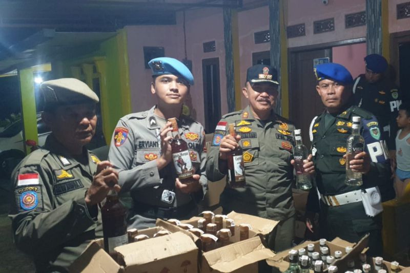 Satpol PP sita 45.660 batang rokok ilegal di pasar selatan Garut