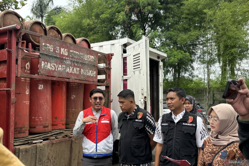 Polda Jabar serahkan 10 ribu tabung elpiji hasil sitaan kepada Pertamina