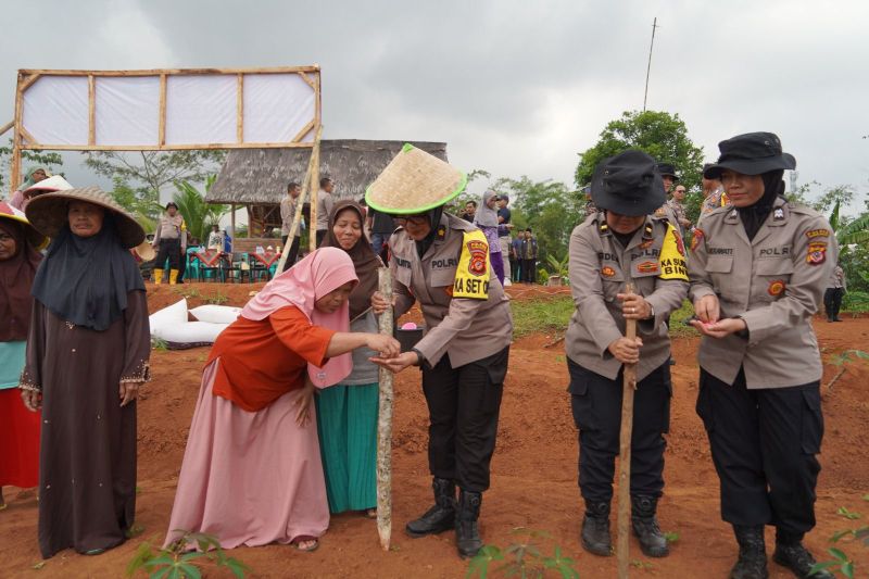 Polres Tasikmalaya Kota tanam jagung dan kacang untuk jaga ketahanan pangan