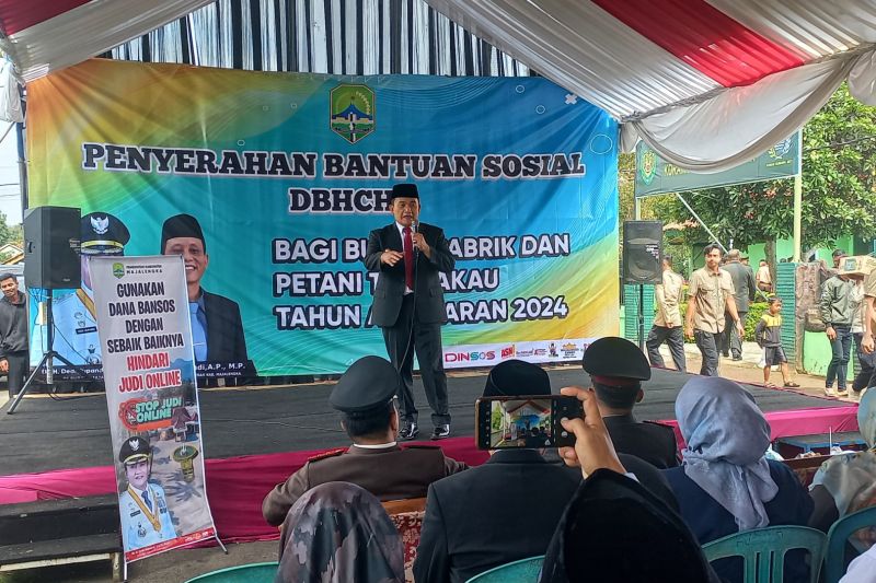 Pemkab Majalengka menyalurkan BLT DBHCHT Rp2,61 miliar