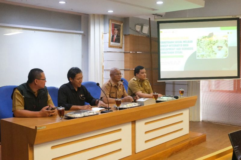 Pemkab Garut membahas pemanfaatan usaha perhutanan untuk masyarakat