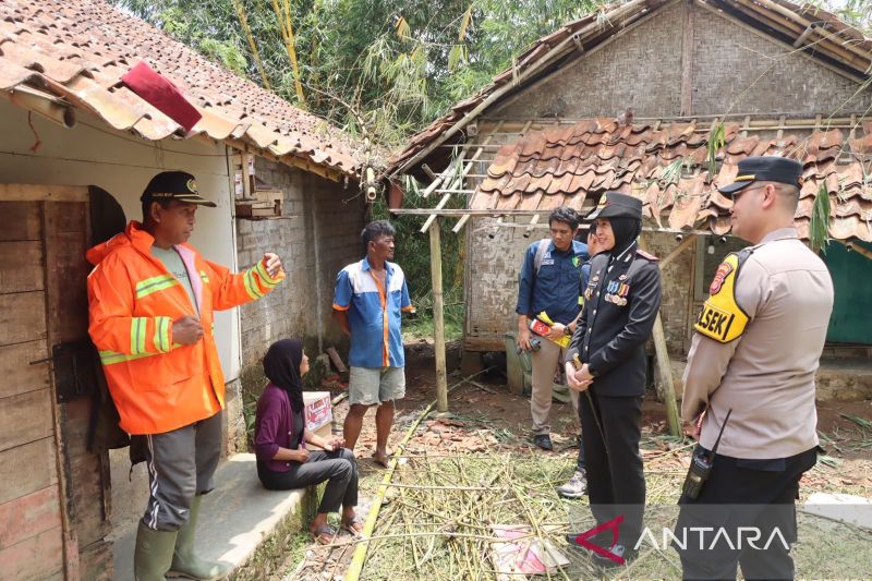 Kapolres Sukabumi Kota salurkan bantuan bagi korban terdampak bencana