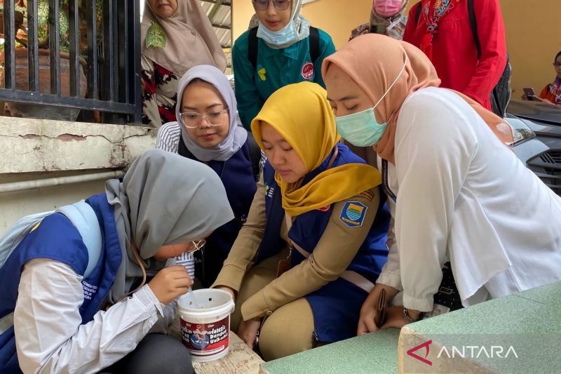 Pemkot Bandung menyosialisasikan manfaat penyebaran nyamuk ber-Wolbachia