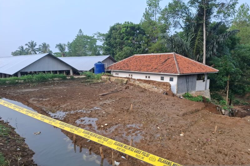 Empat santri di Sukabumi meninggal tertimbun tanggul kolam roboh