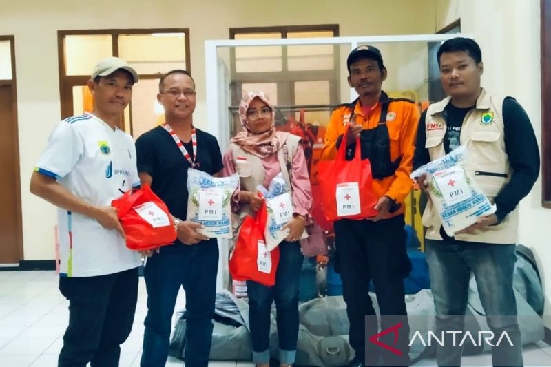 PMI Cianjur mendistribusikan 1 ton beras dan ratusan paket