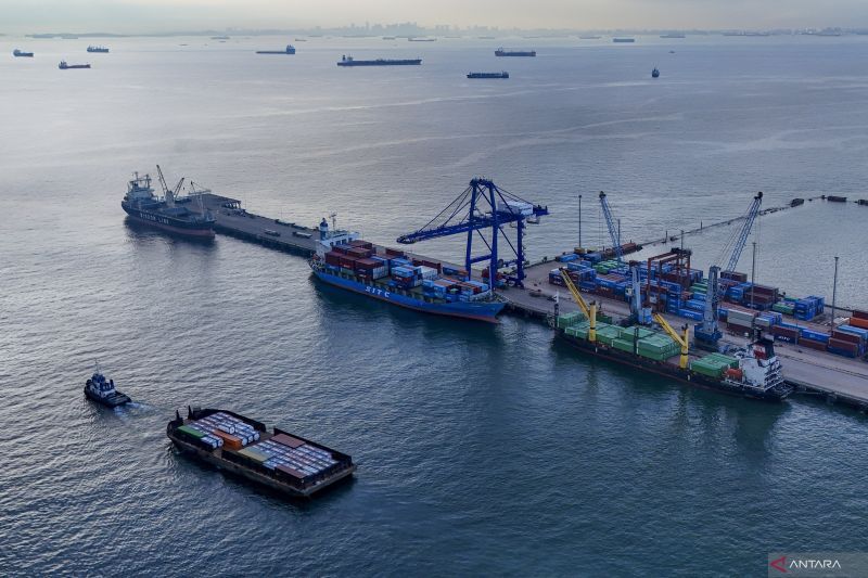 Ekonomi kemarin, surplus neraca perdagangan sampai green port