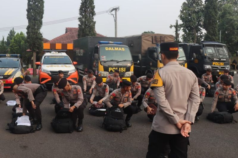 Anggota dan armada Polres Garut siap untuk pengamanan pilkada