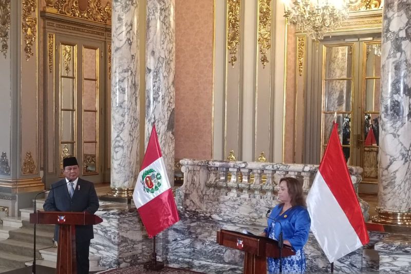 Presiden RI Prabowo dianugerahi penghargaan oleh Presiden Peru