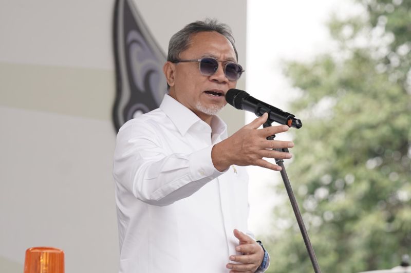 Menko Zulkifli sebut Indonesia berhenti impor beras mulai 2025