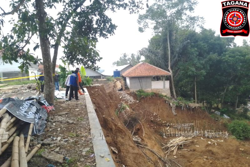 Kemensos beri santunan seluruh korban longsor di Sukabumi