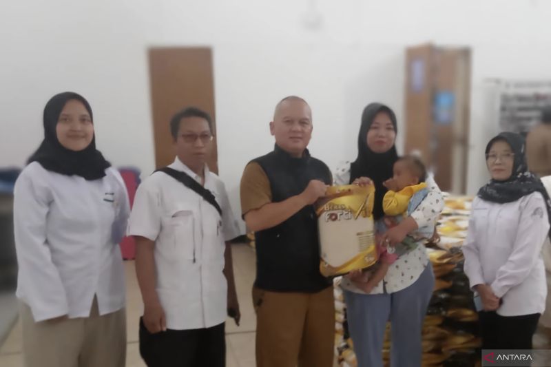 Cimahi salurkan 1.490 paket beras Fortivit guna cegah stunting