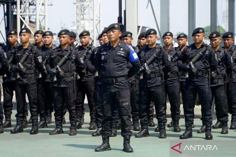 Dua Kapal Selam Koarmada Ii Latihan Geladi Tugas Tempur Iii