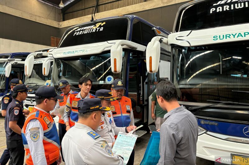 BPTD Jabar lakukan pemeriksaan kelaikan bus pariwisata jelang Nataru