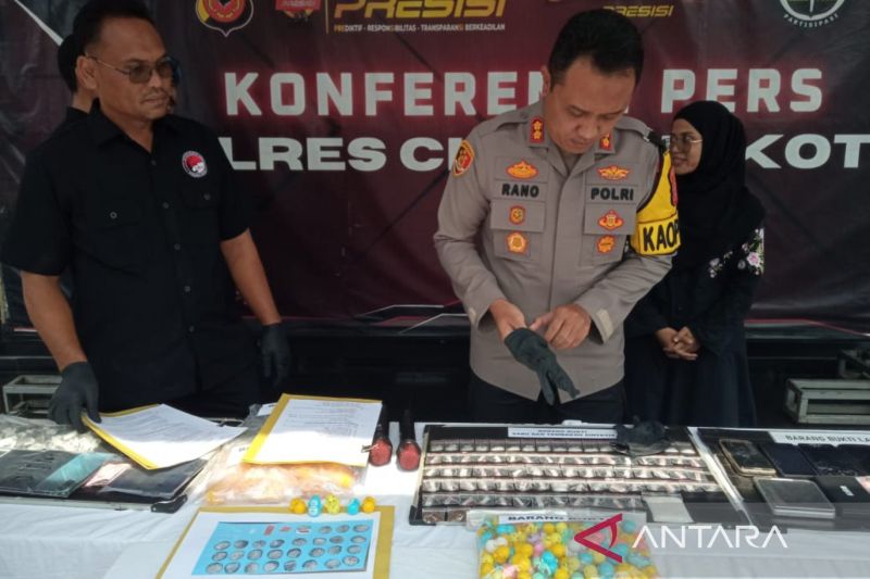 Polres Cirebon Kota meringkus 16 pengedar narkoba dengan modus baru