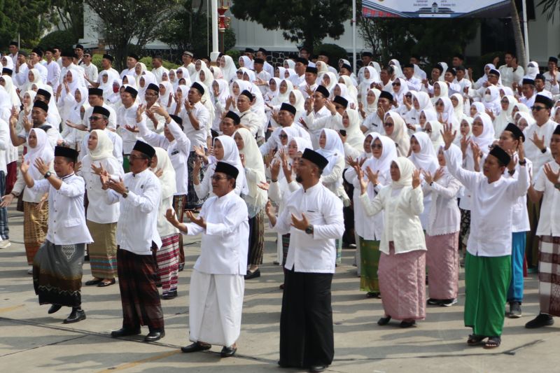 Pemkot Cirebon turut pecahkan rekor MURI untuk sarung tenun