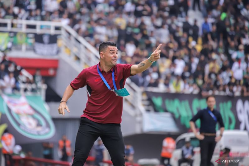 Persija pecat Carlos Pena, jadikan Ricky Nelson caretaker