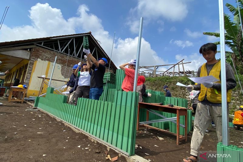 Disdik Garut dukung pemanfaatan bata plastik untuk bangun sekolah