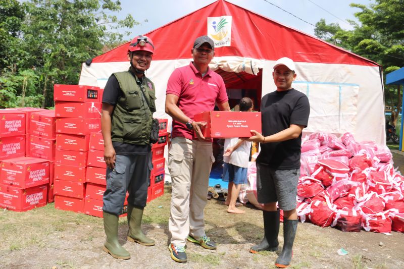 Kemensos mendirikan tenda pengungsian di Kabupaten Bandung