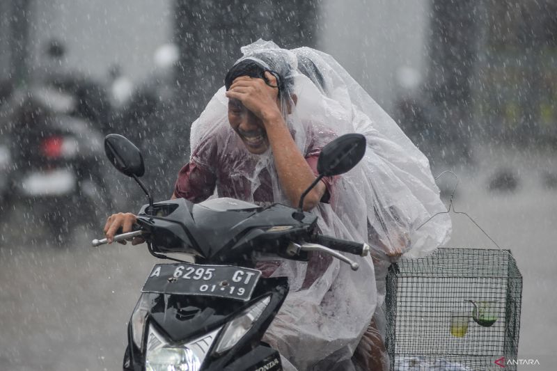 BMKG peringatkan potensi hujan di Bandung dan sebagian besar kota Indonesia