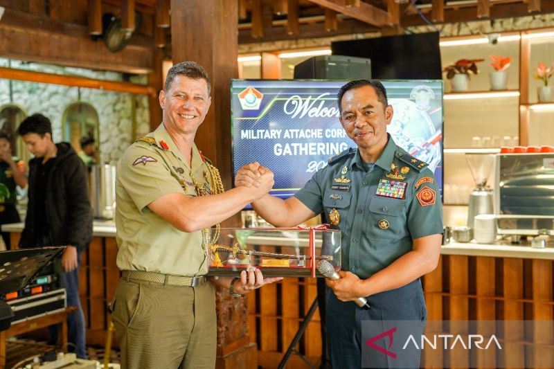 TNI kenalkan produk indhan dalam negeri ke athan-athan asing di Bogor