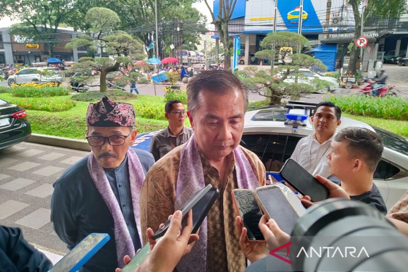 Bey: Jabar tunggu instruksi pusat untuk penetapan upah minimum