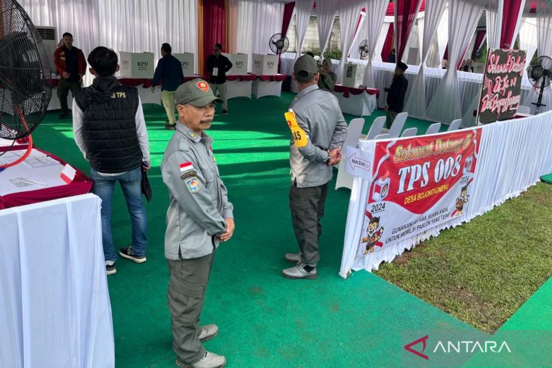 Presiden Prabowo gunakan hak pilih di TPS 08, Bojong Koneng, Bogor