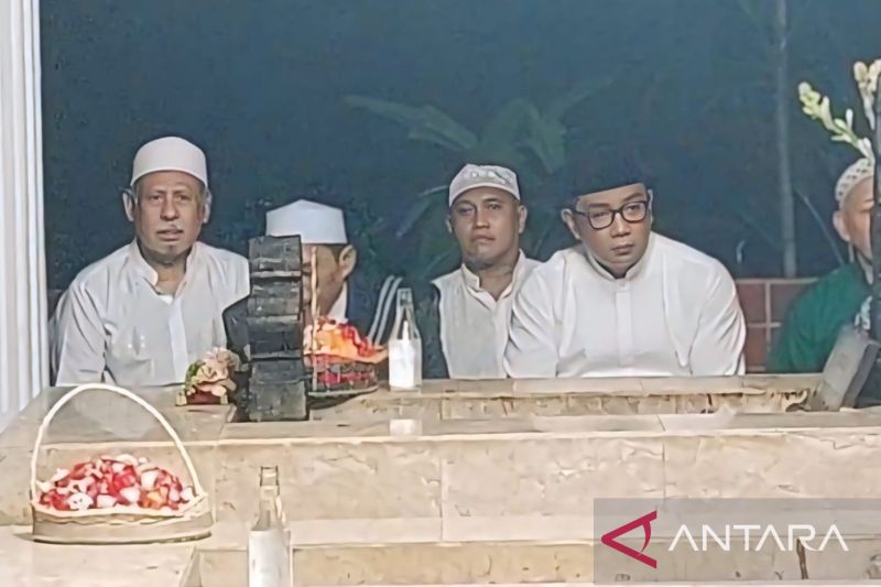 Ridwan Kamil ziarah ke makam Pangeran Jayakarta jelang pemungutan suara