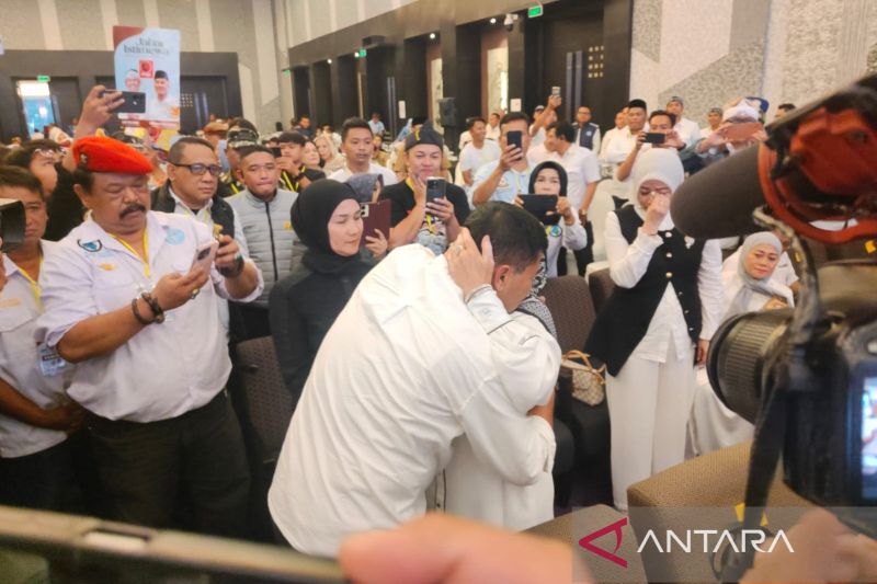 Cawagub Jabar Erwan Setiawan pidato dengan suara getar lihat hasil hitung cepat