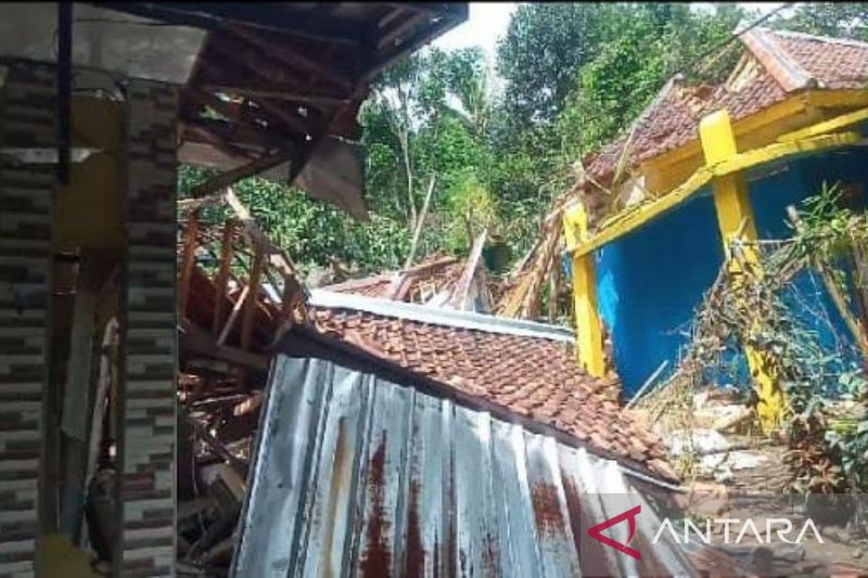 Pemkab Cianjur relokasi 2 kampung karena pergerakan tanah