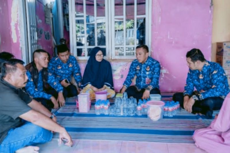 Bupati Karawang bantu istri KPPS yang meninggal jadi pelaku UMKM