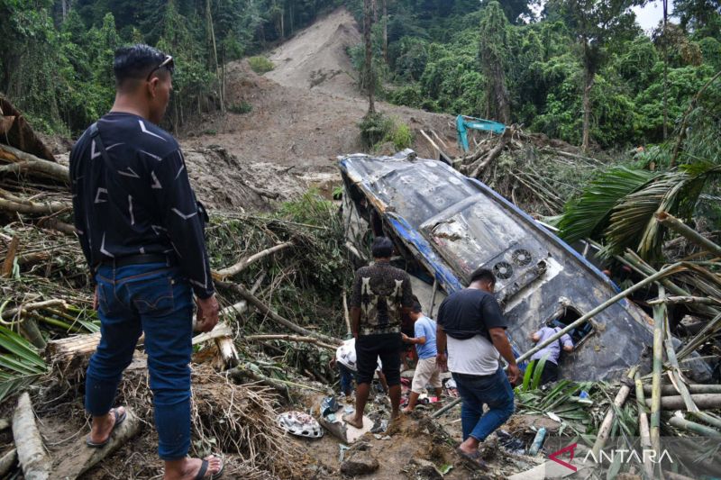 Sembilan orang meninggal dunia akibat bencana tanah longsor di Deli Serdang