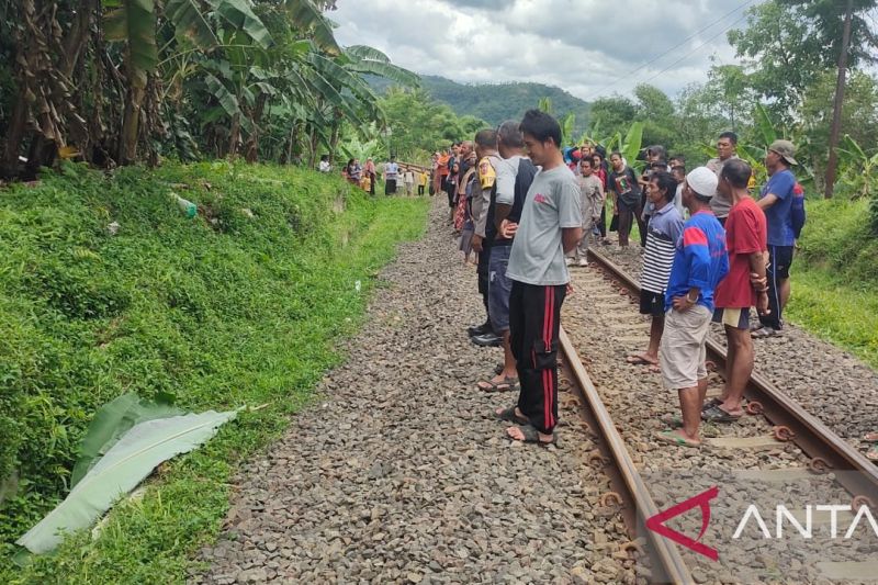 PT KAI ingatkan warga tak beraktivitas di jalur kereta api