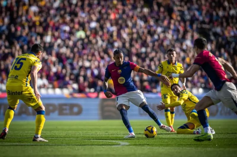 Barcelona gagal menjauh dari Real Madrid setelah kalah 1-0 dari Las Palmas