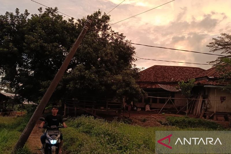 PLN berikan layanan cepat selama tanggap darurat pergerakan tanah di 2 kecamatan